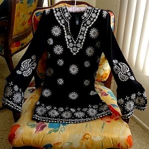 Black and Cream Tunic. Size Medium.